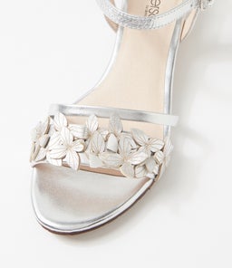 BLOSSUMS SU SILVER LEATHER