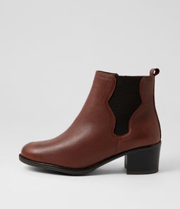 Carlosie Brandy Leather Chelsea Boots Carlosie Brandy Leather Chelsea Boots