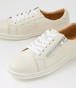 AUGGIE SU CREAM LEATHER