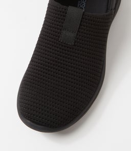 YARRNI SU BLACK KNIT