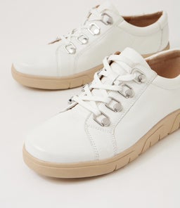 THEAS D SU WHITE ALMOND SOLE LEATHER