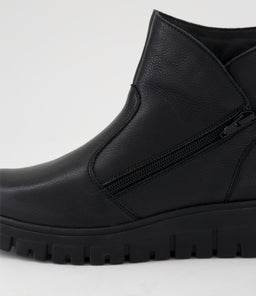 MICKAE SU BLACK LEATHER