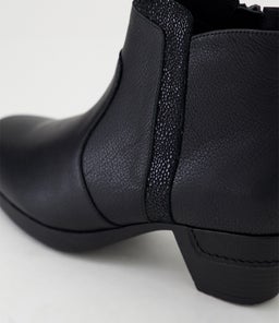 RAELYNN D SU BLACK LEATHER