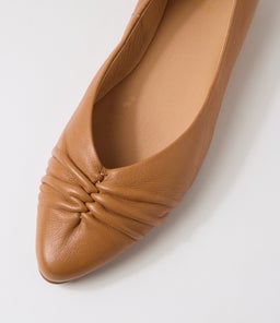 CARLAS SU DK TAN LEATHER
