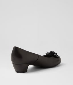 NIKKIA SU BLACK LEATHER