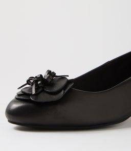 NIKKIA SU BLACK LEATHER