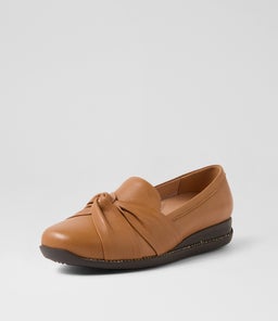 INIES SU DK TAN DK BROWN SOLE LEATHER
