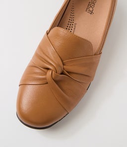 INIES SU DK TAN DK BROWN SOLE LEATHER