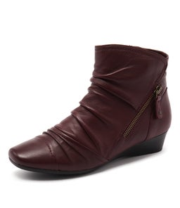 RAINES RICH RED LEATHER