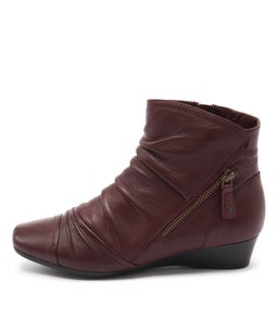 RAINES RICH RED LEATHER