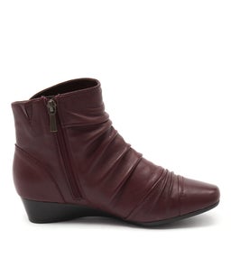 RAINES RICH RED LEATHER