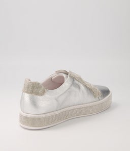 PLACATE TO SILVER SILVER LEATHER JEWELS