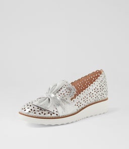 OMILLA TO SILVER SCRATCH LEATHER