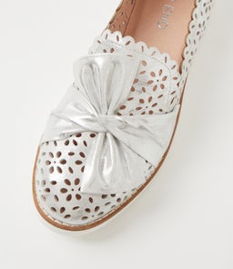 OMILLA TO SILVER SCRATCH LEATHER