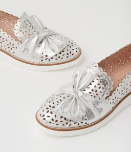 OMILLA TO SILVER SCRATCH LEATHER