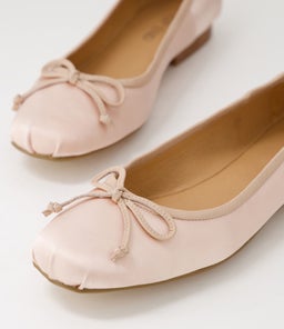 MOOKIE TO BLUSH SATIN LEATHER