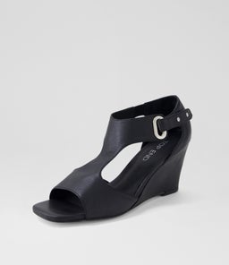 HARNECE TO BLACK LEATHER