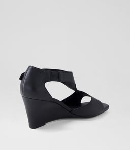 HARNECE TO BLACK LEATHER