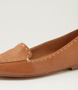 YIVI TO DK TAN LEATHER